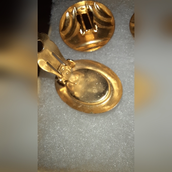 Two pair clip-on vintage earrings goldtone and red - Picture 5 of 10